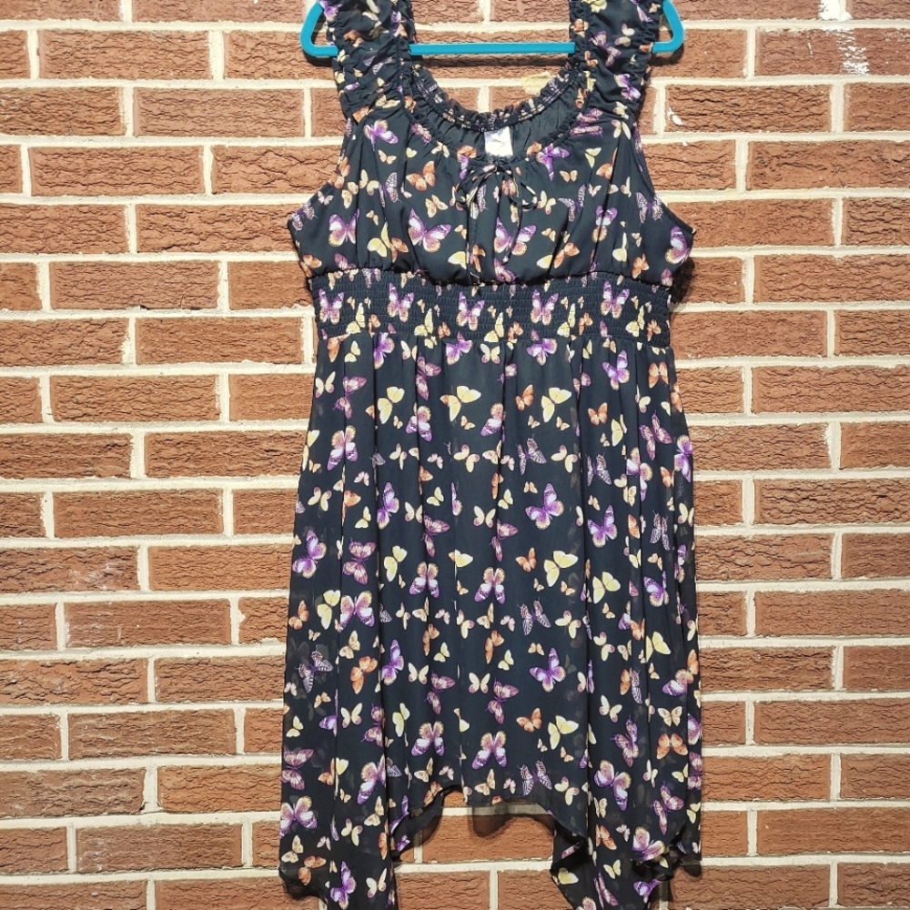 XXL (19) Black dress w/ butterflies.